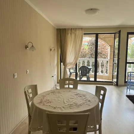 Charming Two-bedroom In Roma * Burgas Stad